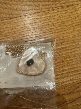 925 silver Gold plated Heart Pendant Necklace with Mother-of-Pearl and Green Gem